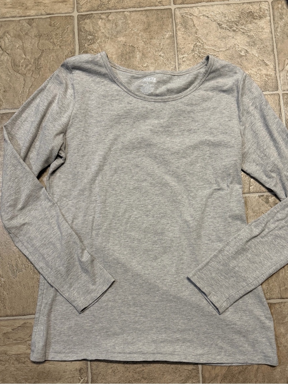 Duluth Trading Co Women’s Light Gray No-Yank Scoop Neck Long Sleeve Tee